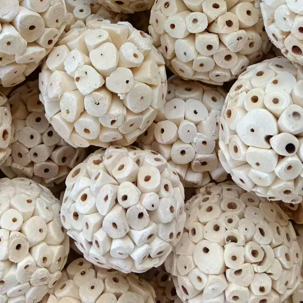 现货6cm天然通草鹦鹉球宠物啃咬球小仓鼠磨牙健齿咀嚼玩具球通草