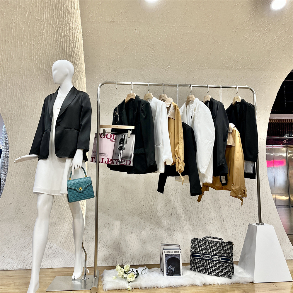 mili时装周大牌风衣外套女装批发货源 品牌折扣女装尾货清仓走份