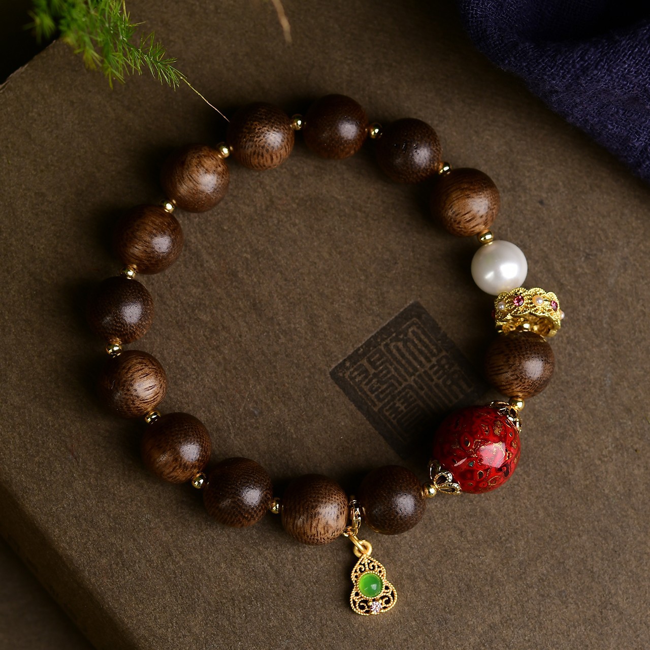 原创设计六分沉香搭配红色大漆珠高端盘玩手串手链文玩时尚饰品