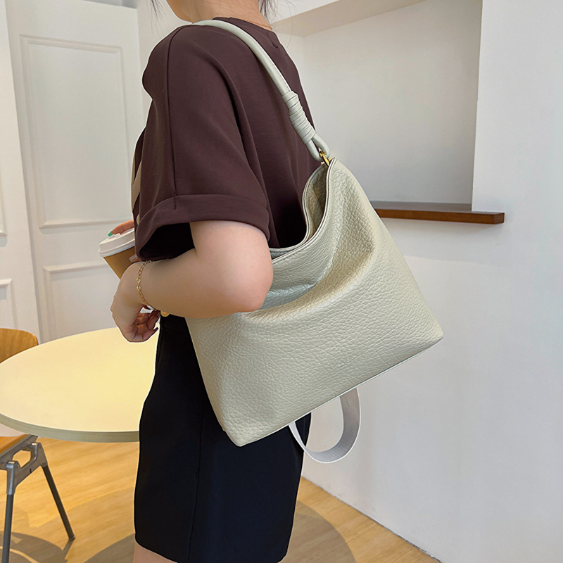 新款纯色PU包包潮流日常通勤小包简约女包单肩包斜挎包竖款批发
