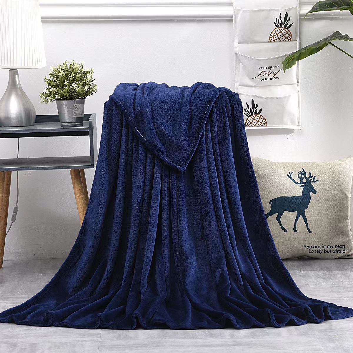 Flannel Blanket Thick Coral Fleece Blanket Nap Blanket Gift Gift Box Children's Pet Blanket Wholesale