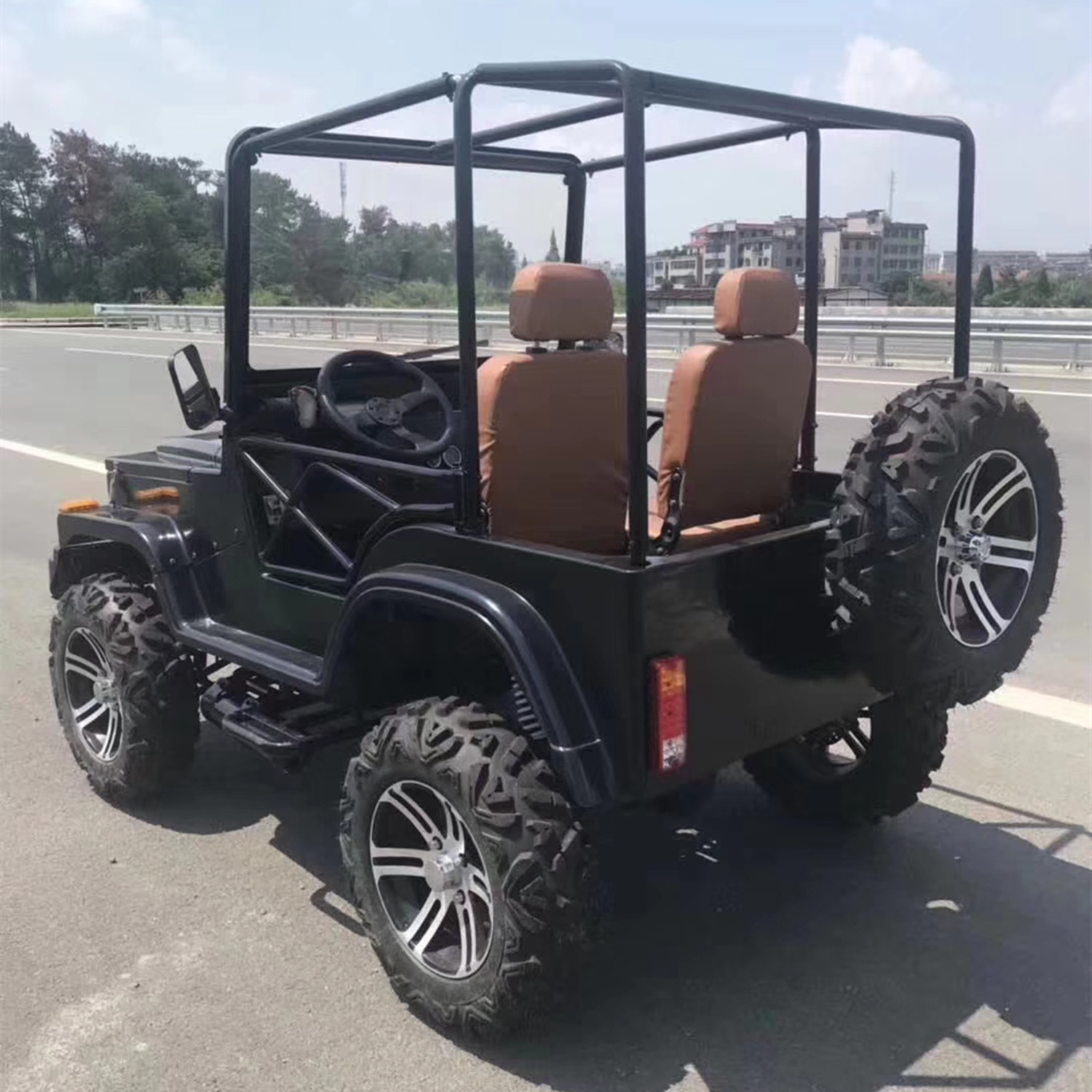 两座油电混合沙漠山地车燃油四轮越野车景区旅游沙滩车爬坡能力强