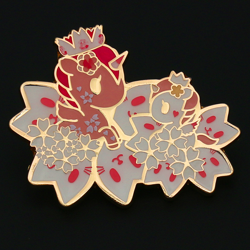 厂家直销国潮动漫金属徽章 烤漆闪粉滴胶胸针 滴塑葱粉合金徽章