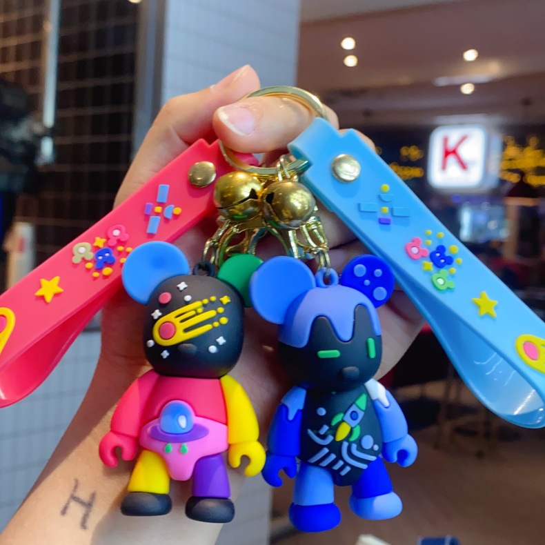 炫彩暴力熊公仔个性涂鸦钥匙扣书包挂饰可爱汽车摆件钥匙链批发