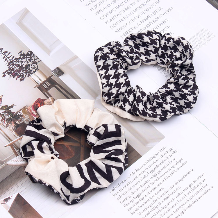 Korean Style Internet Celebrity Hair Accessories Elegant Classic Style Large Intestine Hair Band Simple Retro Black and White Satin Headband B362