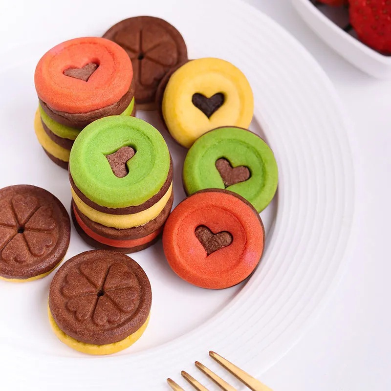 巧克力爱心曲奇夹心饼干散装爱心独立包装儿童休闲小零食整箱批发