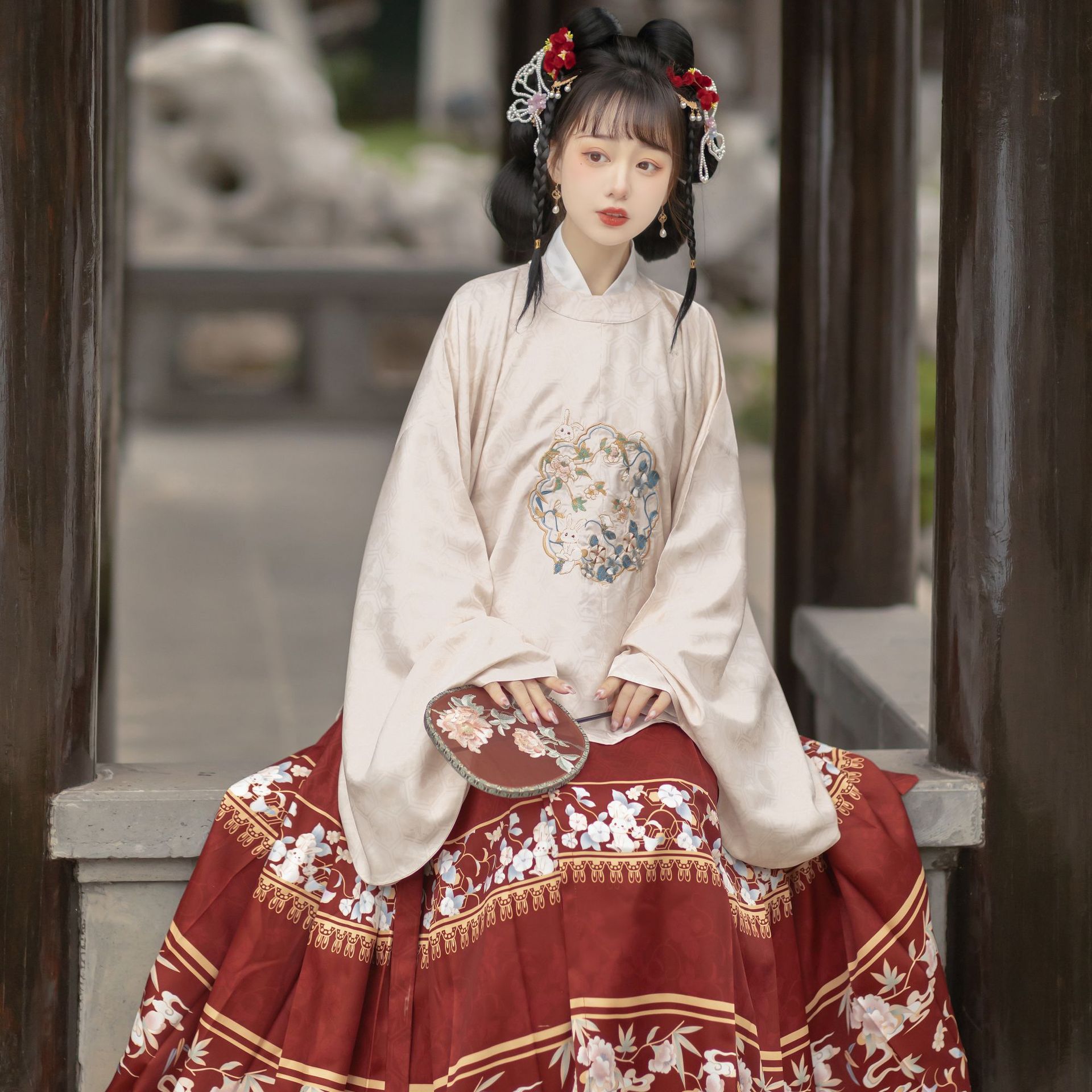 花间春明制圆领大襟衫窄袖中衣绣花圆领马面汉服女明制