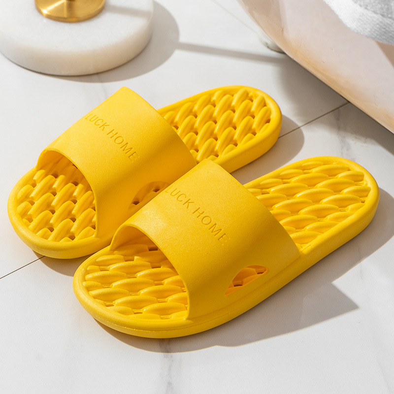 New PVC Hollow-out Home Bathroom Slippers Four Seasons Universal Couple Bathing Non-Slip Leaking Slippers