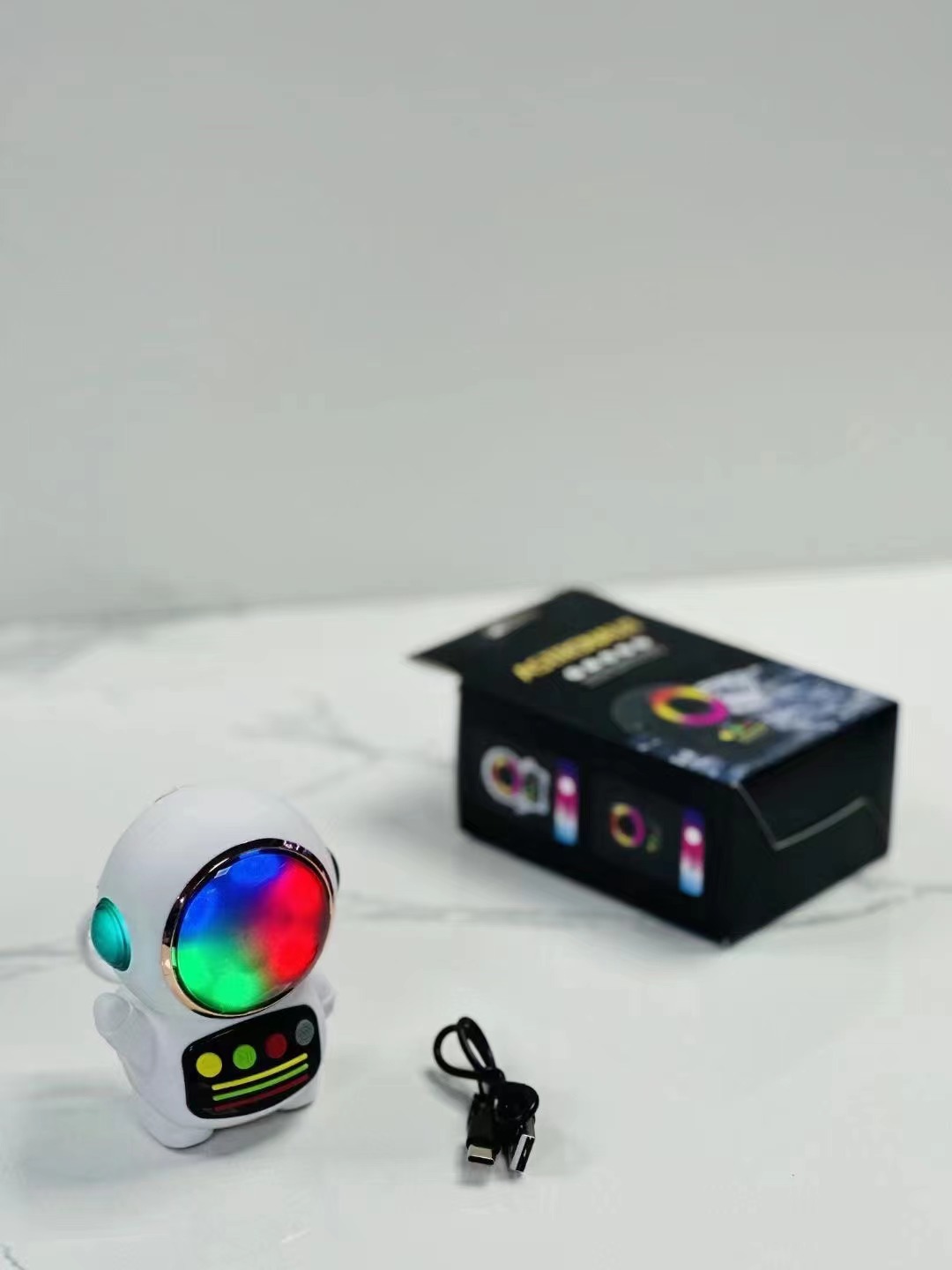 s280宇航员蓝牙音箱带彩灯 新款户外便携式迷你手提音响-阿里巴巴