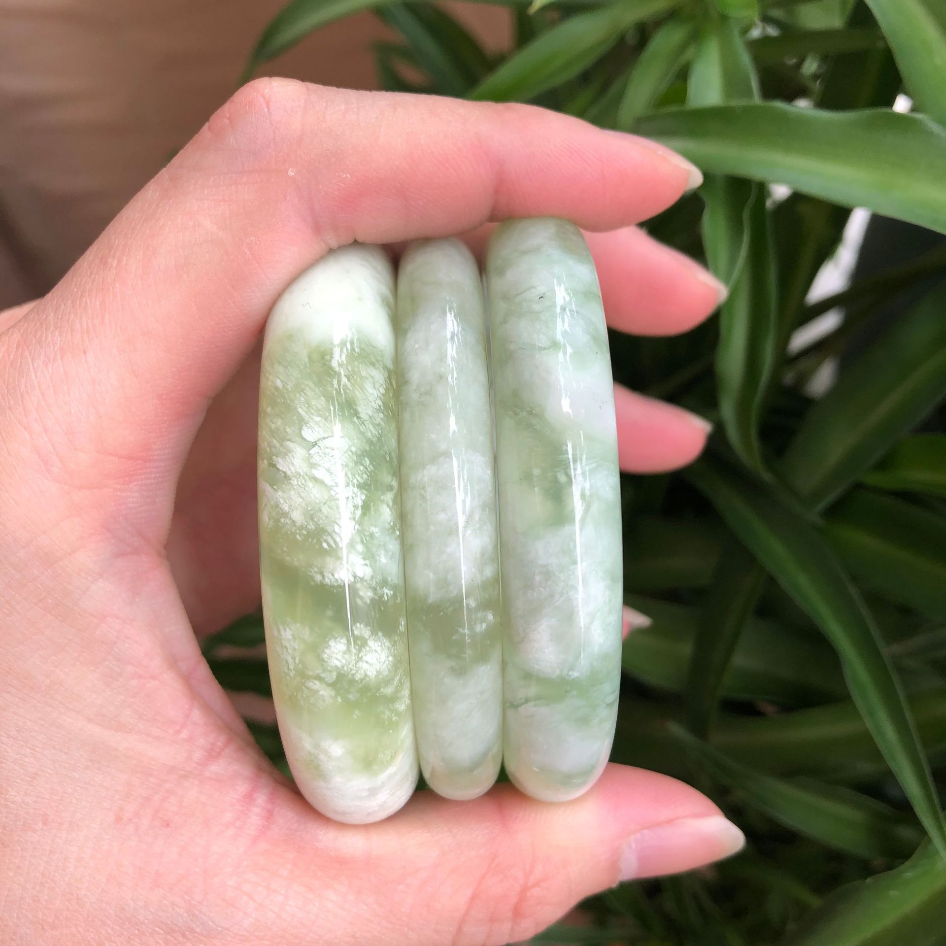 抖音爆款 岫玉青提奶盖手镯小清新颜色柔和珠宝文玩玉器厂家批发