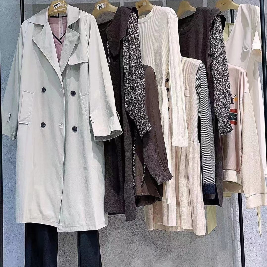 娅格国际22秋杭州休闲风衣套装撤柜女装批发 抖快直播品牌折扣女