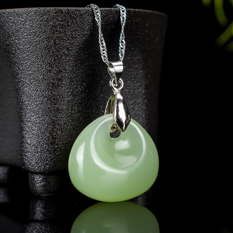 玉石吊坠玉石项链新疆和田玉烟青玉如意锁原石吊坠女士送链子