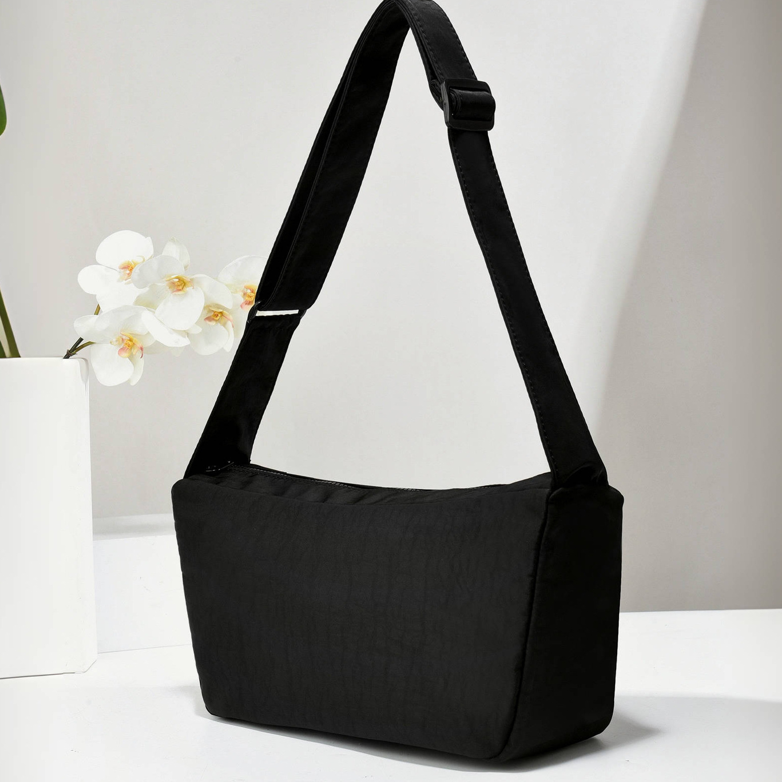 新款单肩包bag简约大气斜挎包运动单肩包纯色百搭男女通用款bags