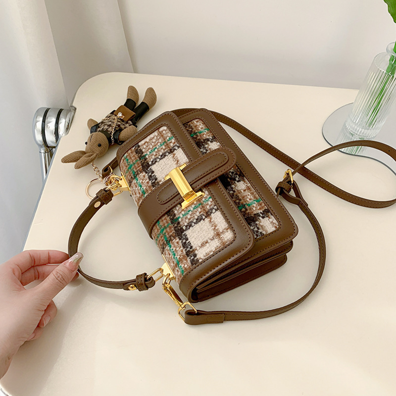 High-End Niche Portable Plaid Women's Bag Autumn and Winter 2022 New Versatile High Quality Woolen Shoulder Messenger Bag