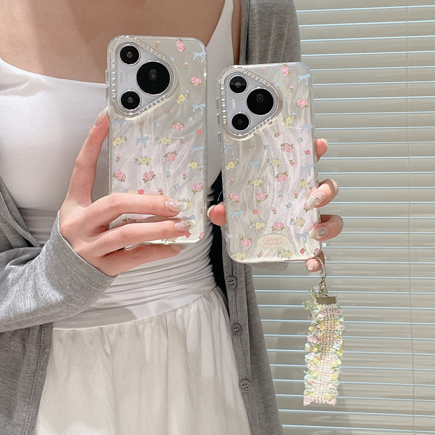 黄底满屏鲜花蓝色蝴蝶结适用华为mate60pro手机壳p70/50/40保护套