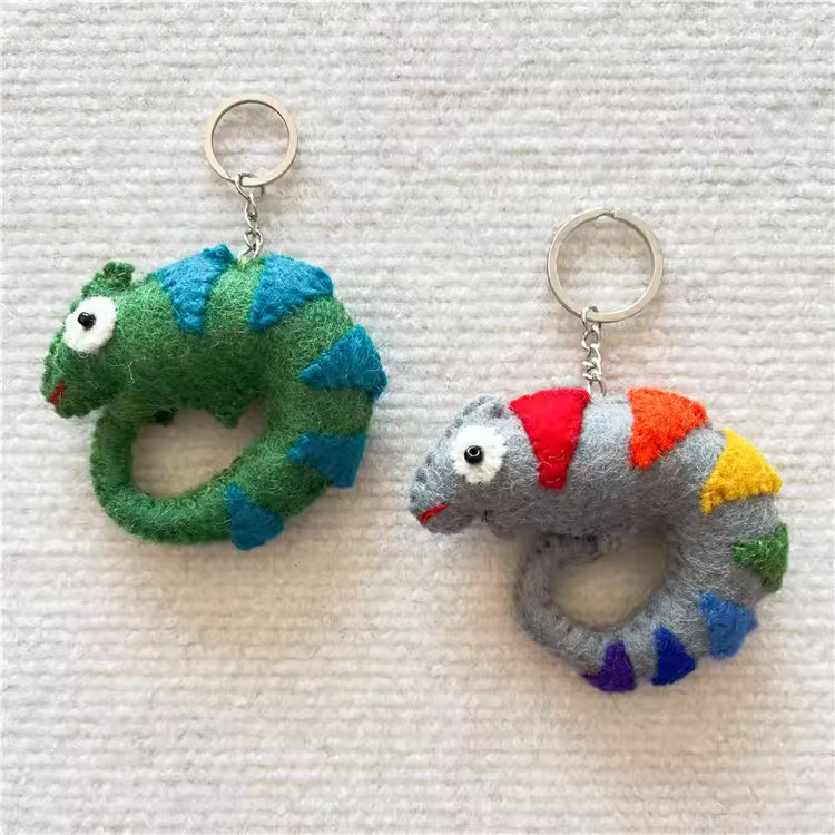 尼泊尔手工羊毛毡成品 变色龙挂饰挂件钥匙扣包挂