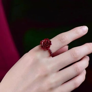 龙年招桃花朱砂玫瑰花戒指石榴石紫金砂本命年设计款弹力指环货