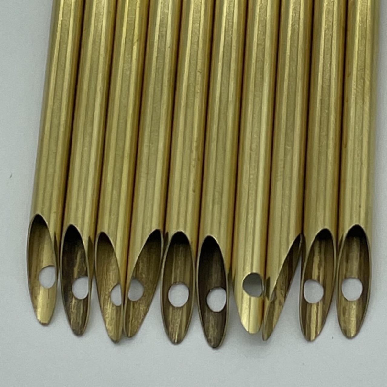 激光切割紫铜管打孔h62黄铜管切割开腰孔不锈钢管精密切割孔切r角