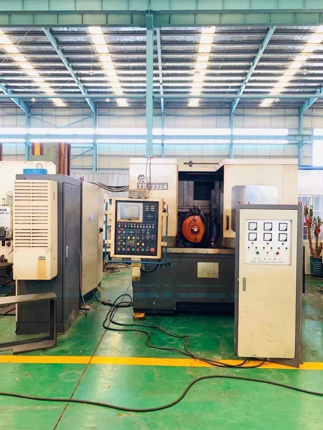 出售秦川yk7232a数控磨齿机,工厂安装少用