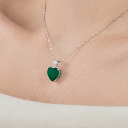 霖琅s925纯银爱心项链女镶嵌心形祖母绿主石吊坠复古优雅感锁骨链