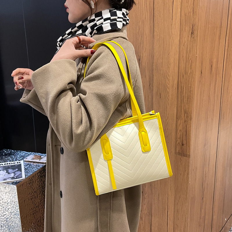 New Color Contrast Patchwork Shoulder Bag Large Capacity Women Bags 2022 New Simple Retro Spring Commuter Tote