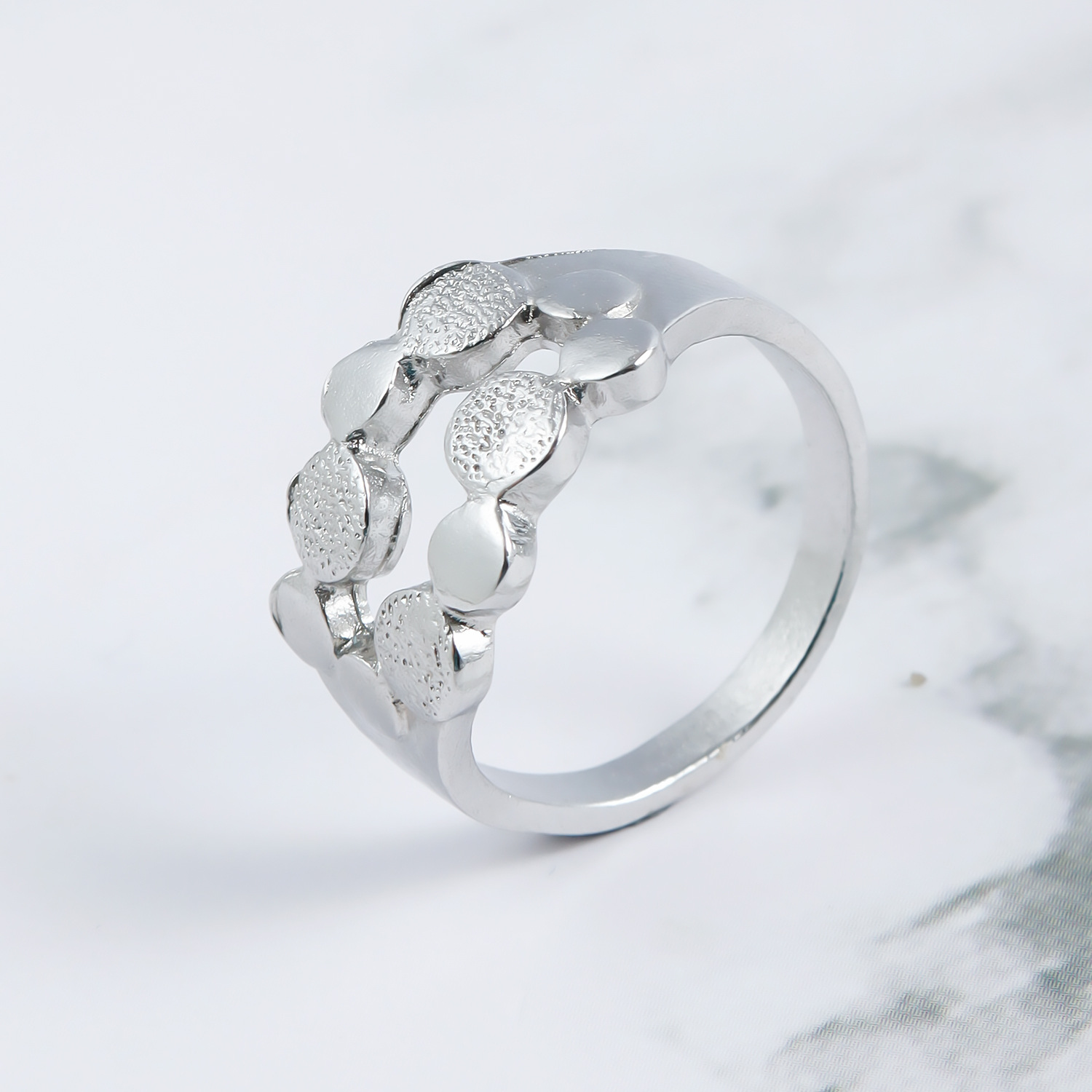 新款高级感波鳞纹圆圈金属戒指女个性简约冷淡风网红指环百搭手饰