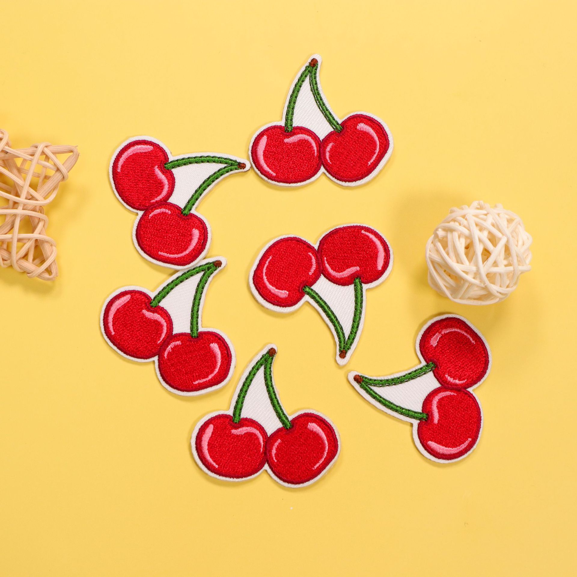 源头厂家电脑绣花标 迷你樱桃刺绣布贴自粘补丁贴校服胸口绣花章