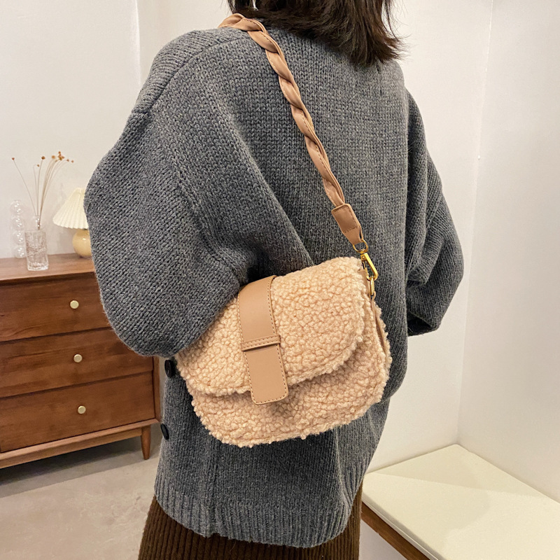High Texture Autumn and Winter Plush Shoulder Saddle Bag Women's 2022 New Western Style Lamb Wool Horse Niche Messenger Bag