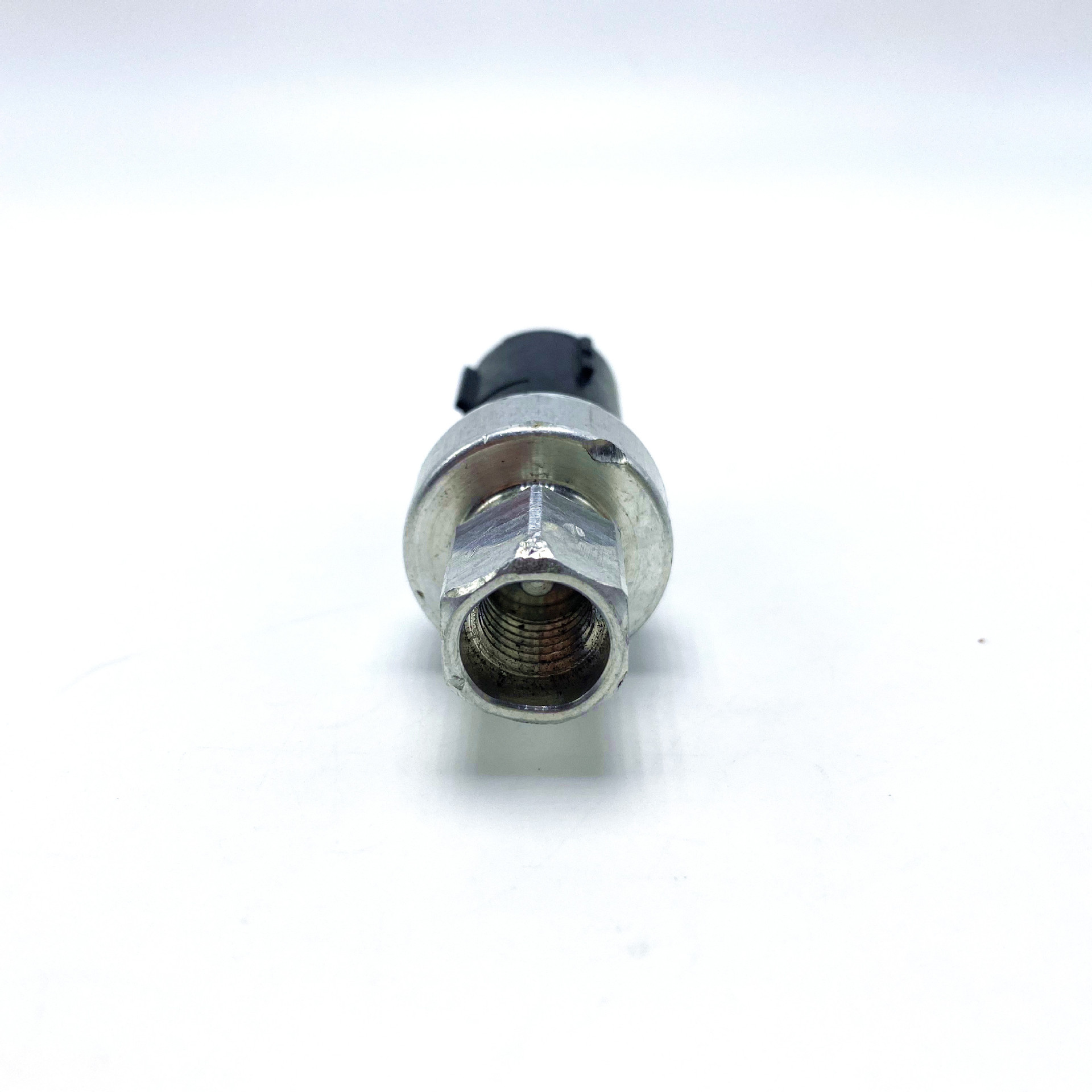 汽车空调压力开关适用于标致雪铁龙9673006380 82cp32-06