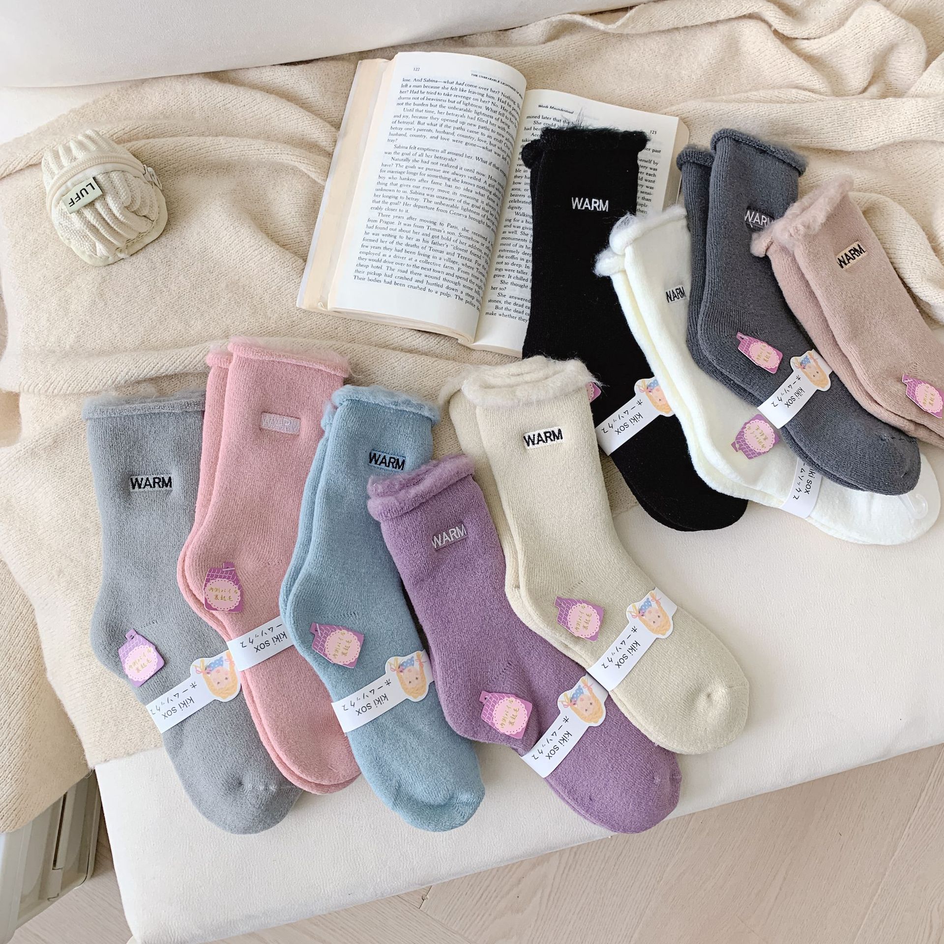 袜子女冬季加绒加厚刺绣居家地板袜毛绒中长袜羊绒雪地袜睡眠袜