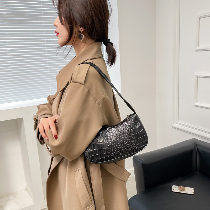 Crocodile Pattern Underarm Women's Bag 2022 New Solid Color Retro Portable Shoulder Bag Crocodile Pattern Simple Casual Small Square Bag