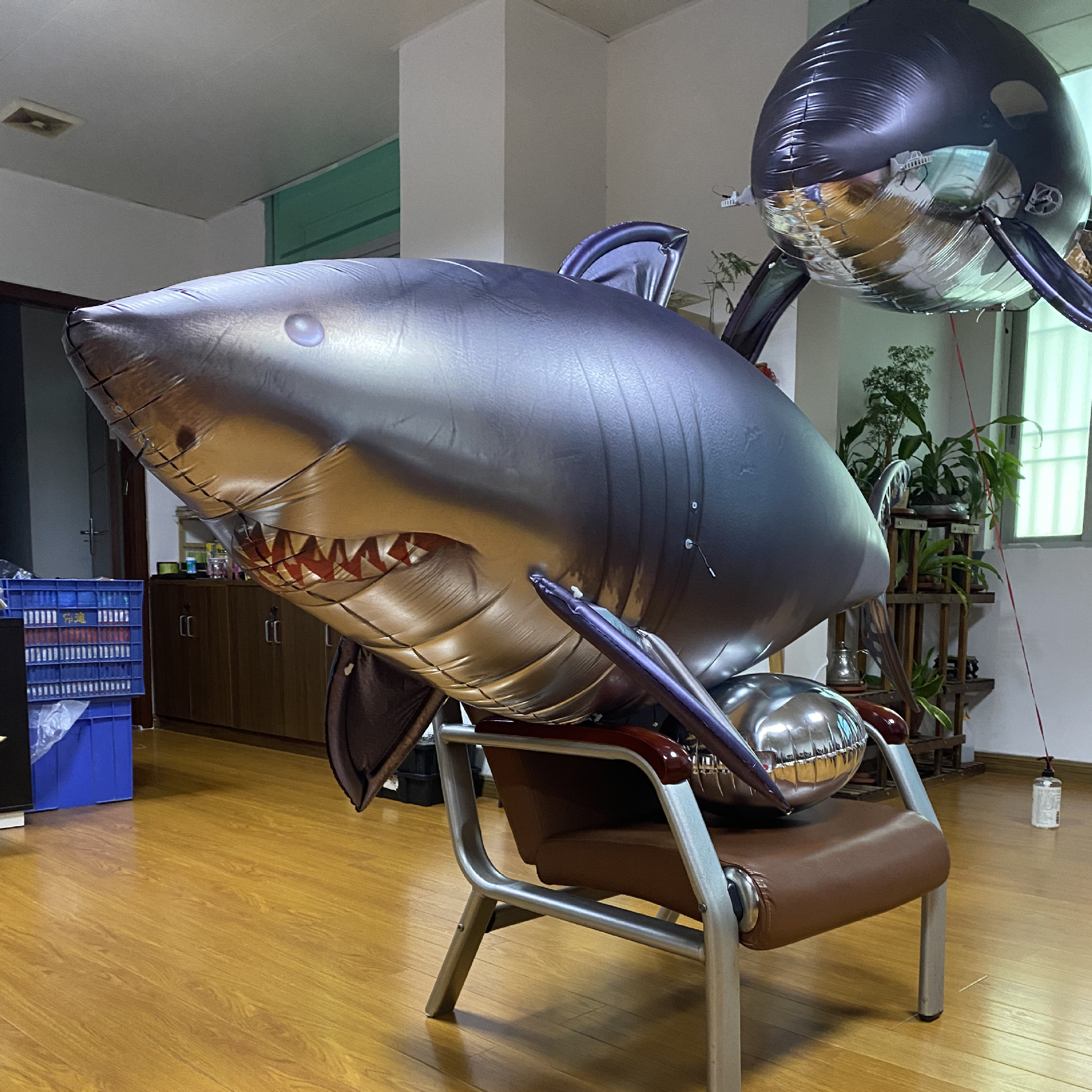 飞行海豚气模娱乐广告商演表演鲨鱼遥控飞鱼鲨鱼悬浮飞鱼模型气模