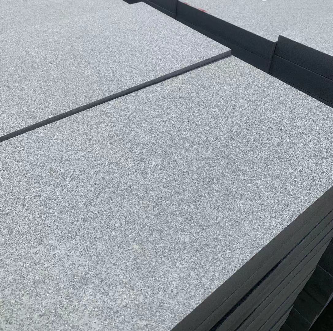 花岗岩天然石材芝麻白灰黑火烧板黄锈石荔枝面路沿石麻广场大理石