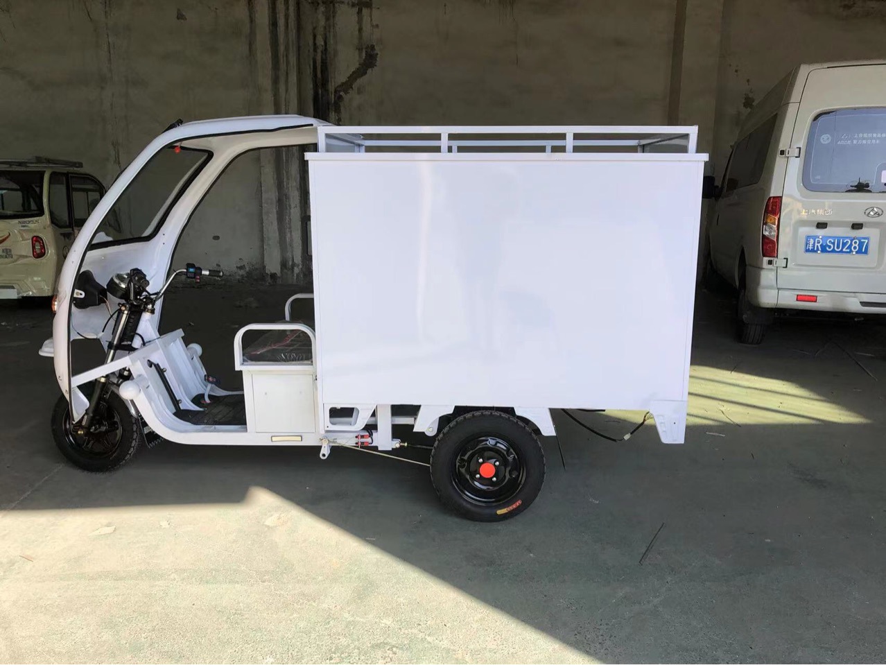 新款快递三轮保温快餐车电动车是高速1500w20020km/h以上100公里2