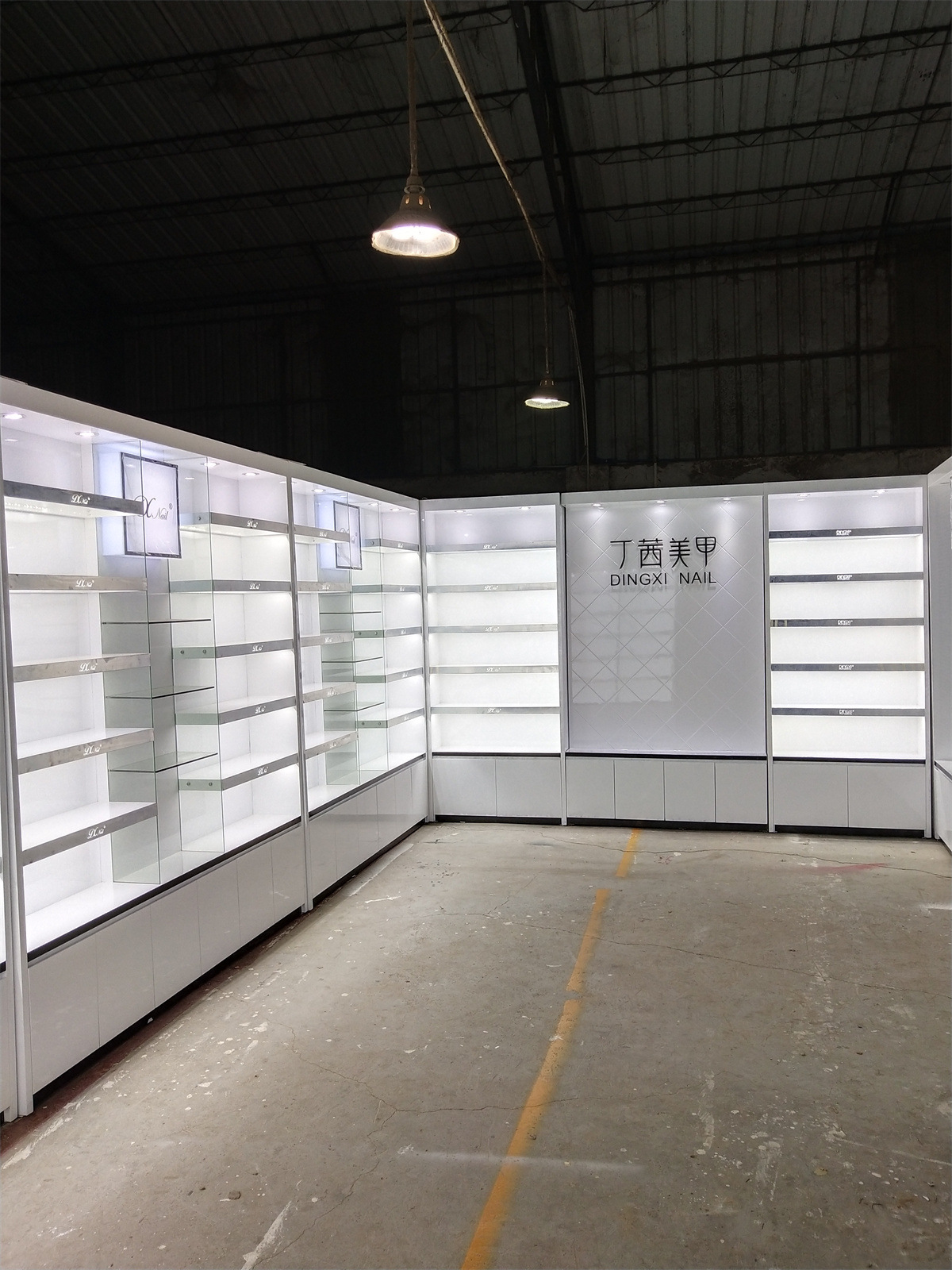 美容院化妆品展示柜 美甲店烤漆产品展柜背柜 品牌连锁店整店制作