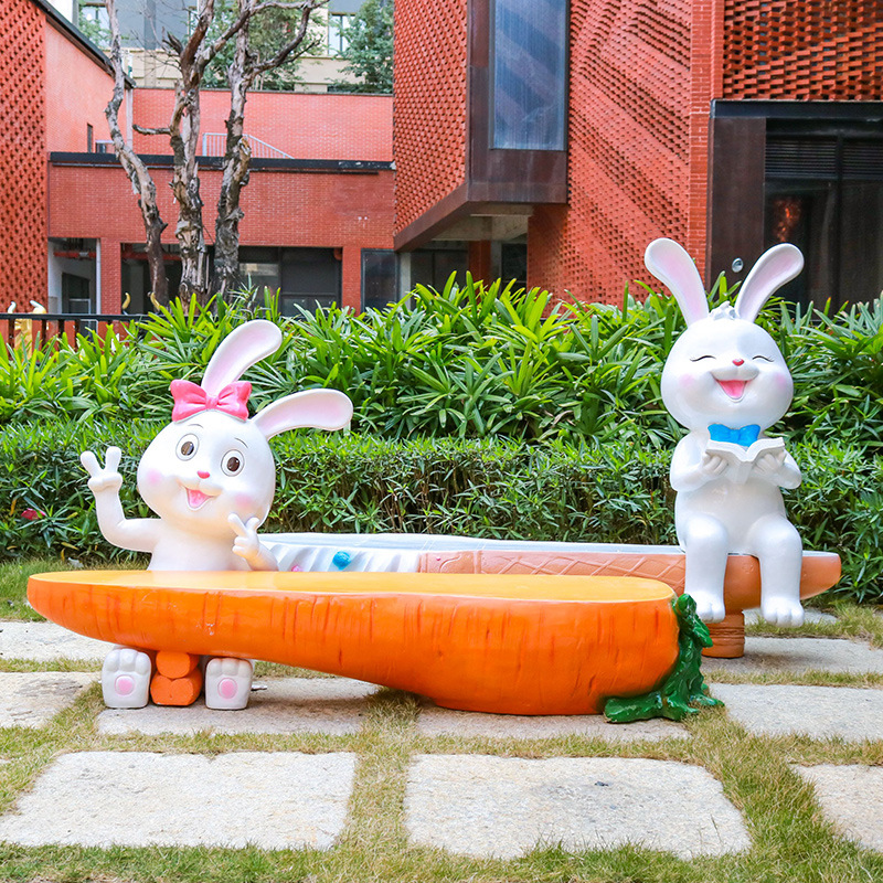 卡通兔子坐凳雕塑户外幼儿园落地装饰美陈网红打卡大型玻璃钢小品