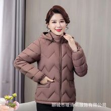女款韩版时尚纯色带帽外套秋冬装外套大码中年短款时尚棉服