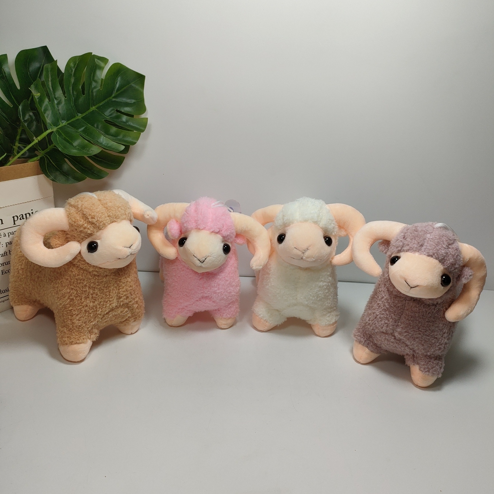 仿真小山羊珍珠绒小羊羔绵羊动物公仔儿童玩具婚礼抛洒抓机玩偶