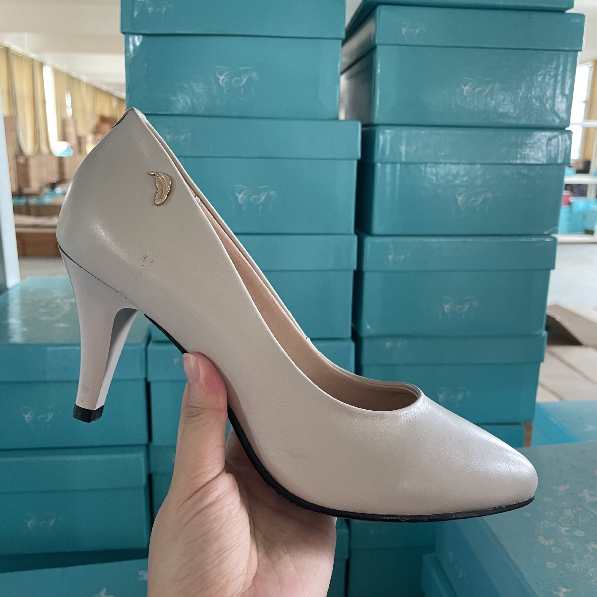 断码处理 不退不换 细跟时装单鞋女头层牛皮女鞋黑色高跟鞋工作鞋