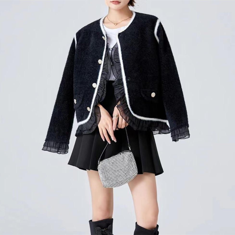 2022年秋冬新款针织开衫毛衣女设计感小香风拼接短款仿水貂绒外套