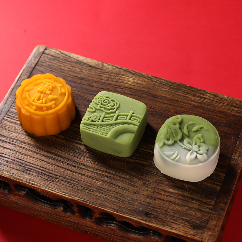 桃山皮流心月饼批发中秋月饼厂家直销抹茶巧克力奶黄流心月饼代发