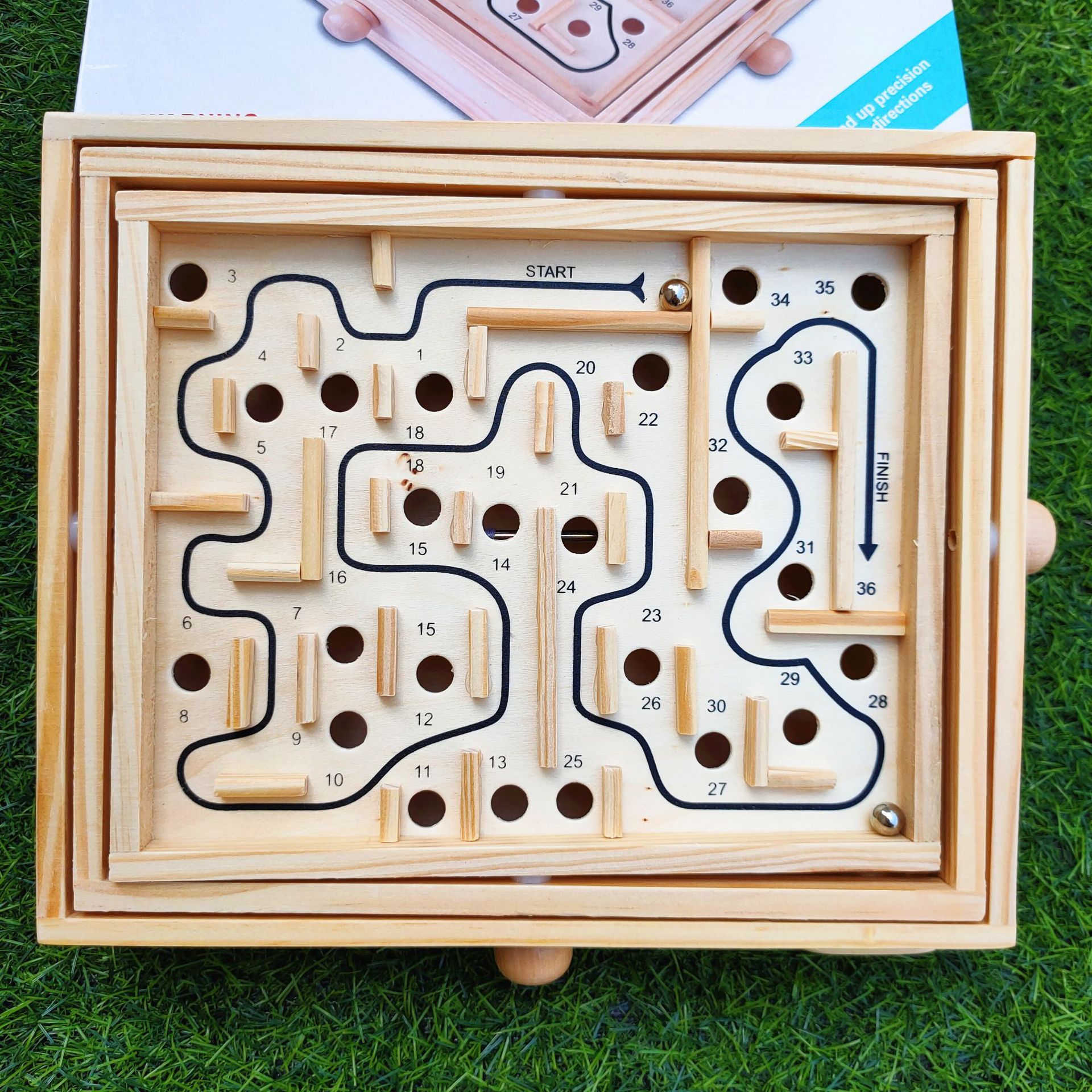 厂家批发36关走珠迷宫儿童益智玩具成人平衡滚珠木制桌面迷宫游戏