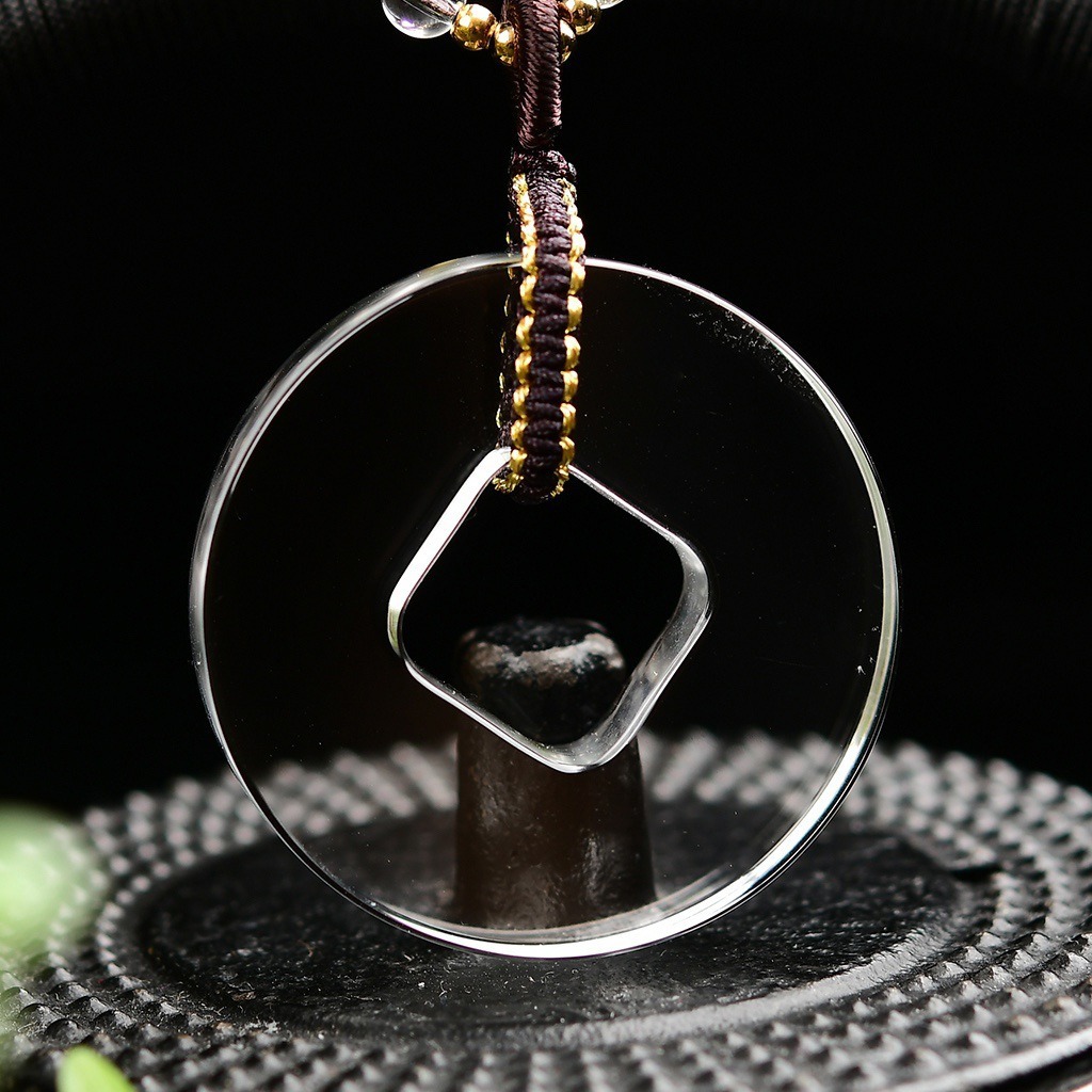 精品天然白水晶钱币吊坠 水晶币精美钱币平安扣水晶男女项坠-阿里巴巴