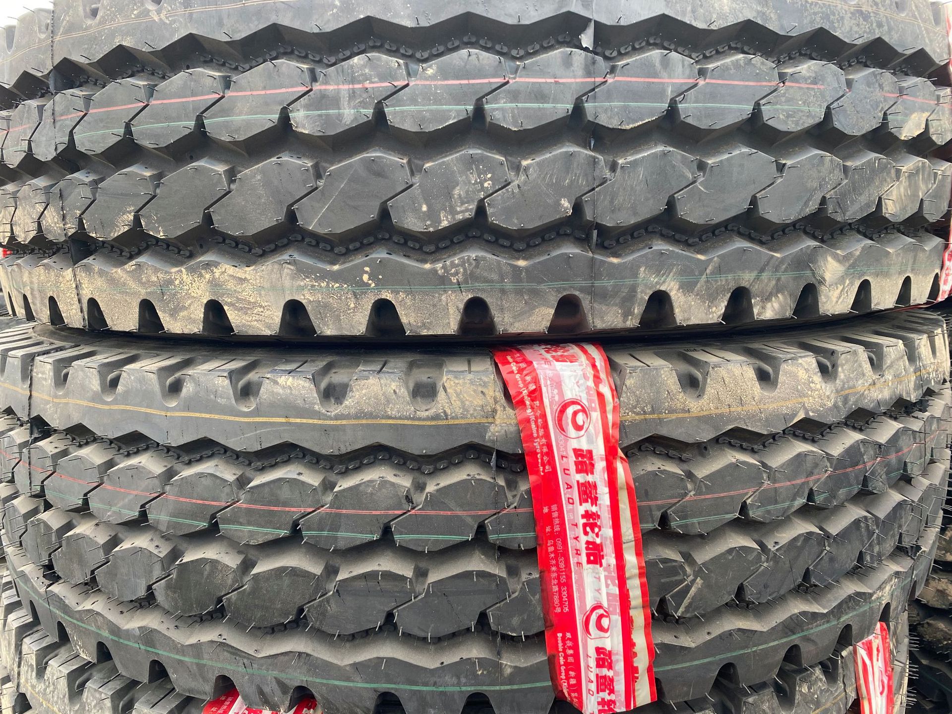 沙驼217四块 1200r20重载百吨王轮胎 沙驼雪莲轮胎 安驰 路鳌轮胎