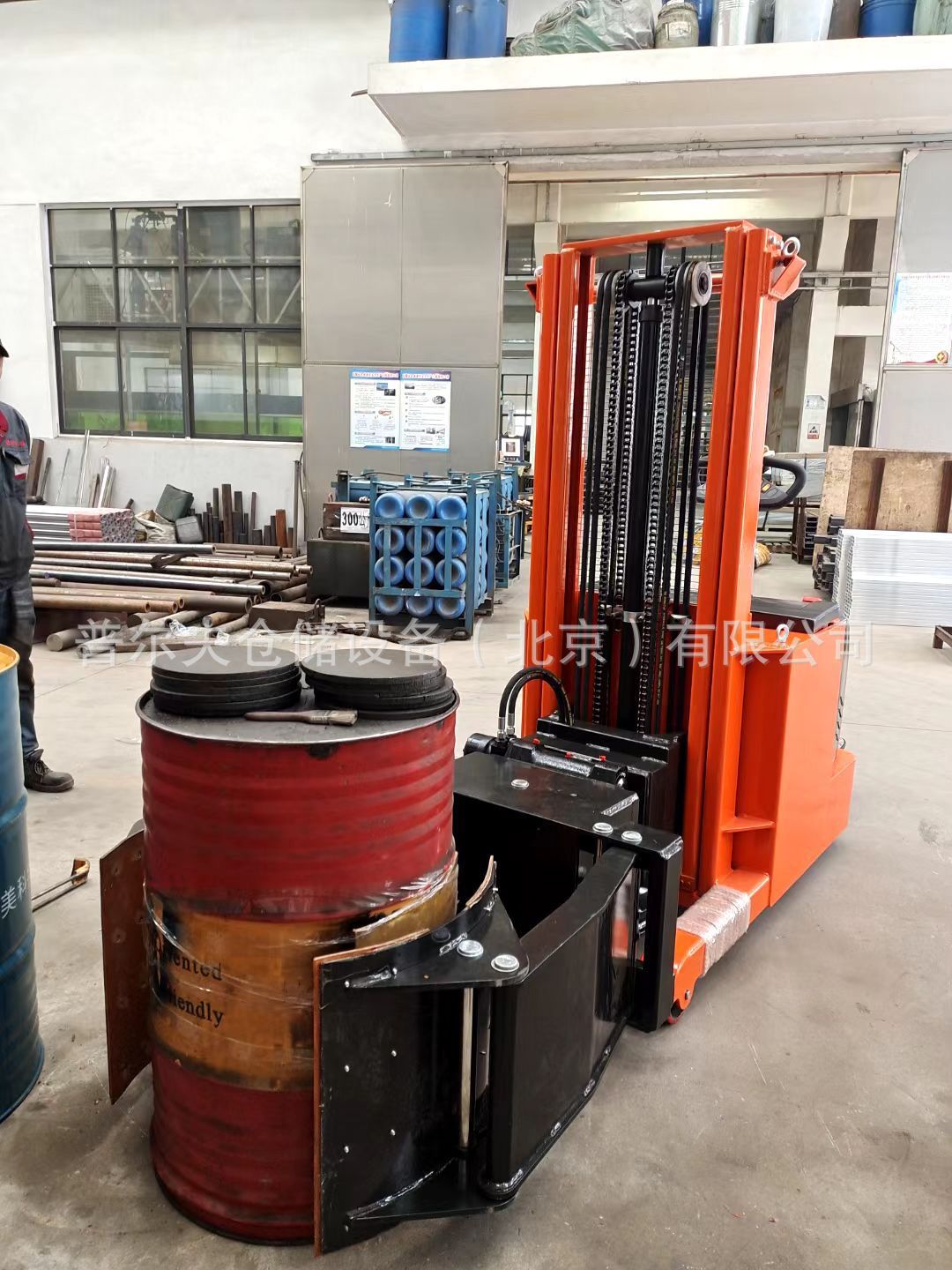 全电动油桶堆高车铁塑两用油桶翻转倒料机全自动油桶液压堆高机