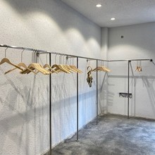 加厚不锈钢上墙展示架壁挂式女装店道具衣服架子拉丝银靠墙挂衣架