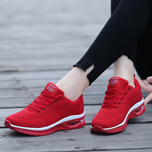 夏季2022本命年鞋子女红色运动鞋网眼透气妈妈红鞋跑步鞋旅游单鞋