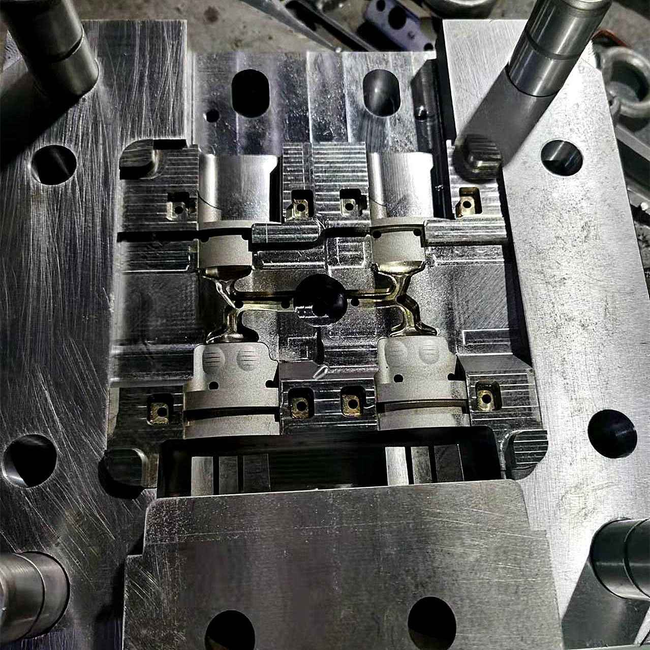 锌合金压铸件模具制作冲压模具塑胶模具电子配件散热器