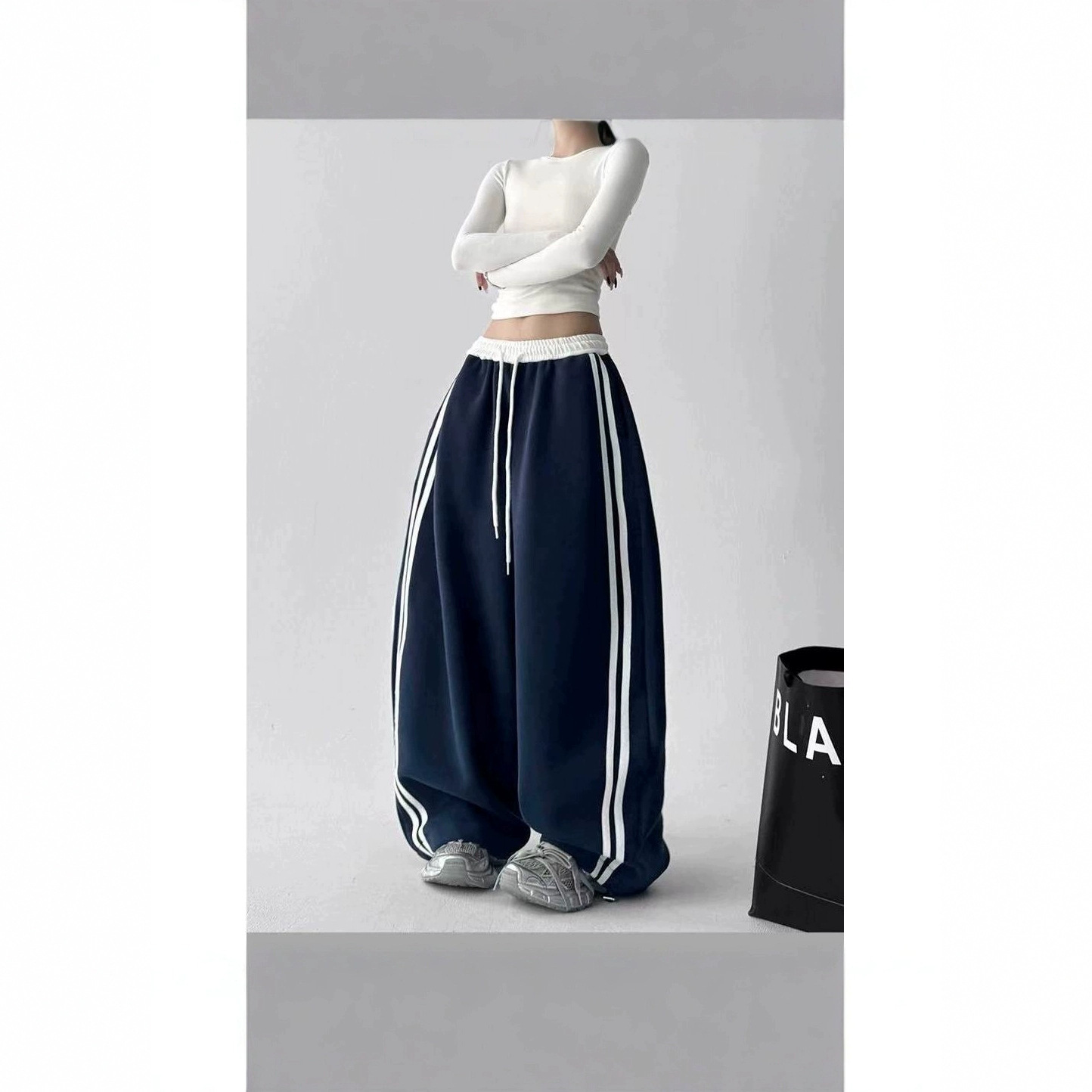 春季美式高街黑色条纹运动裤设计感白直筒阔腿裤子显瘦