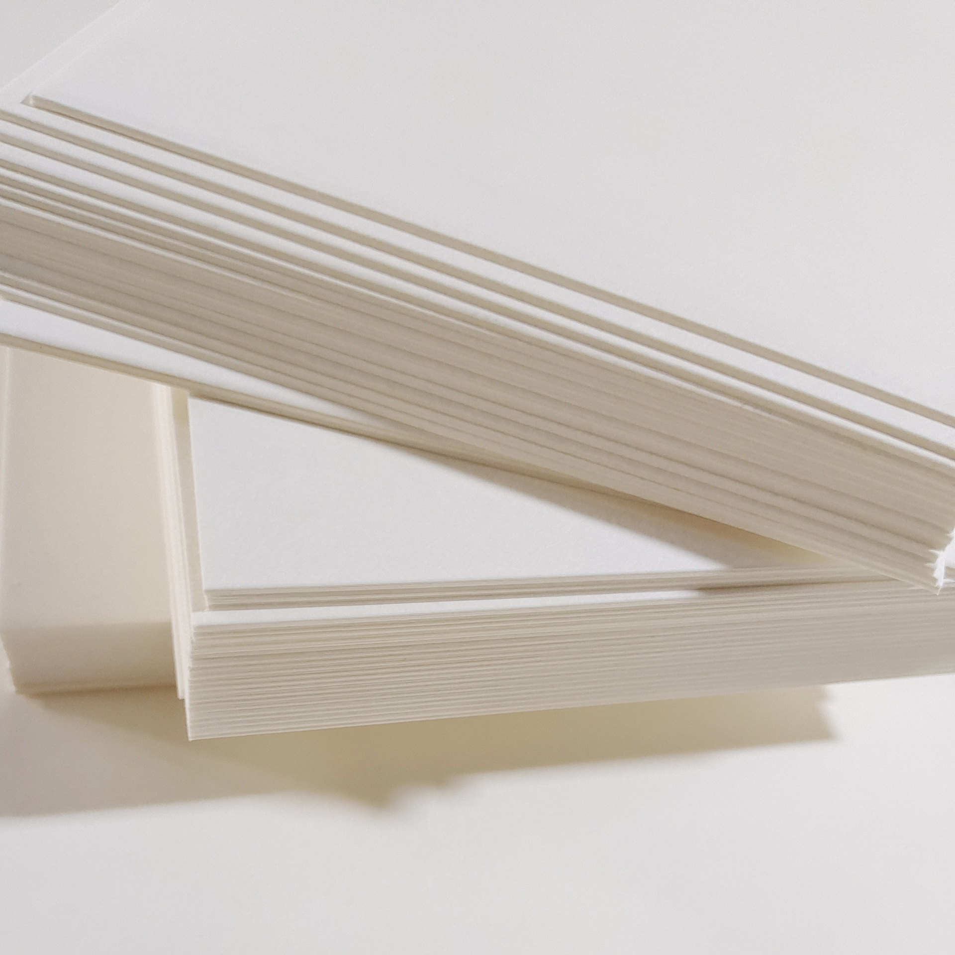 白卡纸a4a3/4k厚1mm学生手工硬纸美术8开32k画画卡纸油画棒101520